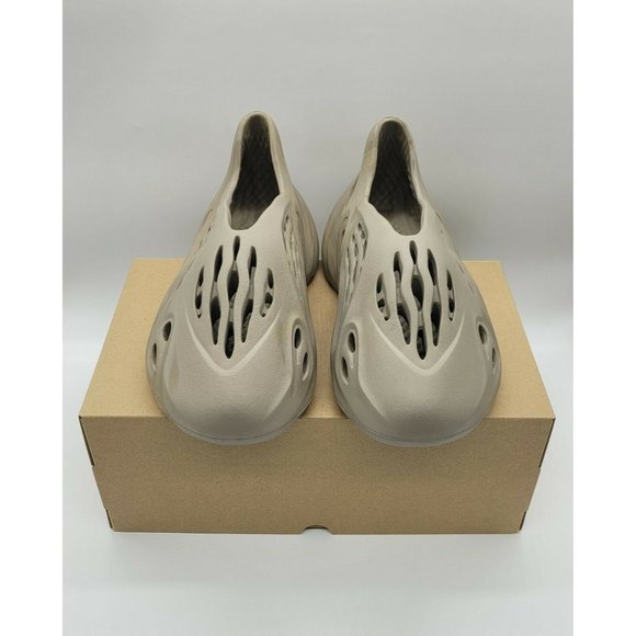 Adidas Yeezy Foam RNNR 'Stone Sage' GX4472 - Picture 3 of 9